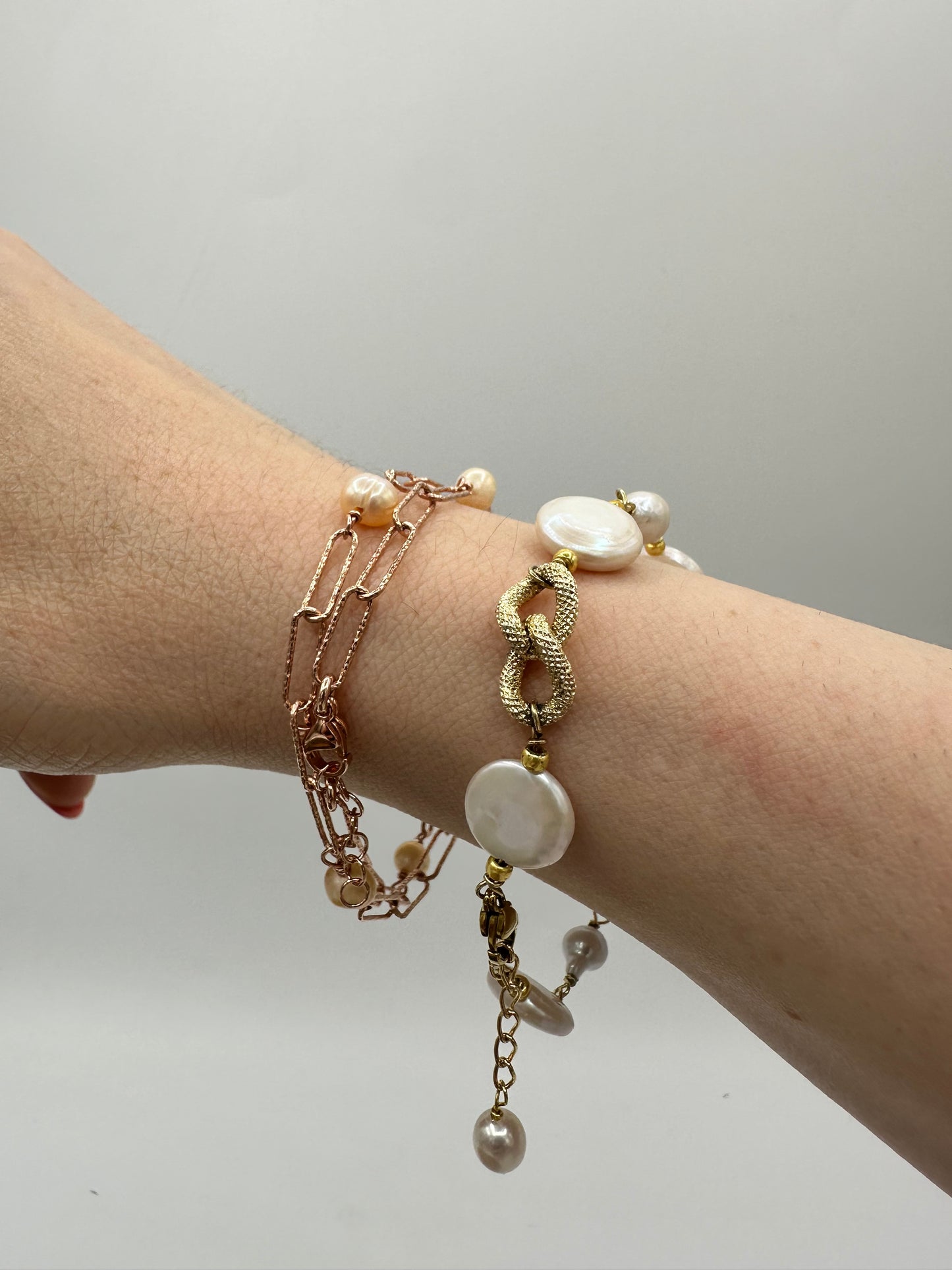 BRACCIALE A DUE FILI CON CATENA SUSHI ROSÈ E PERLE ROSA