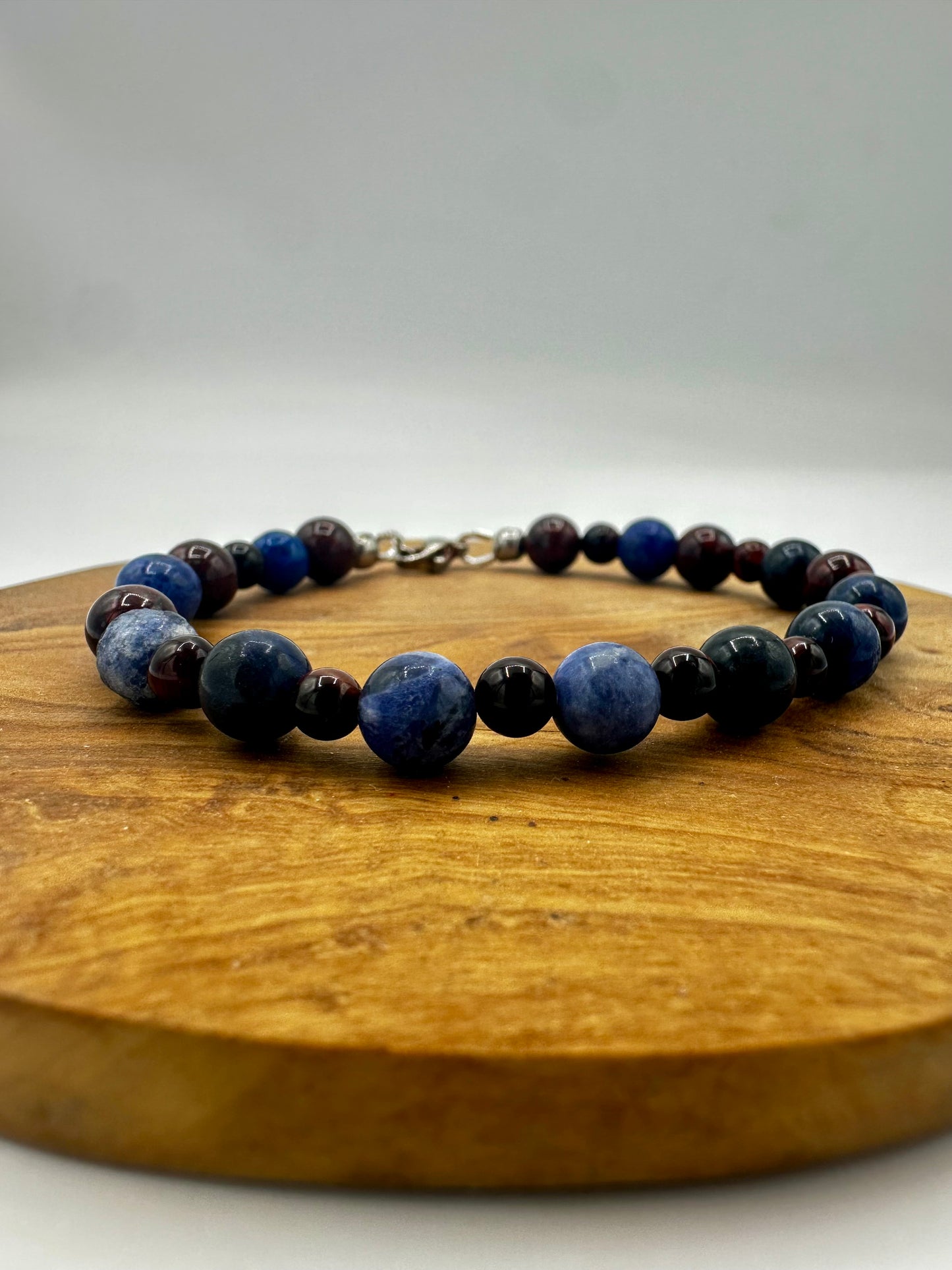 BRACCIALE CON DIASPRO POPPY, OCCHIO DI TIGRE ROSSO E SODALITE