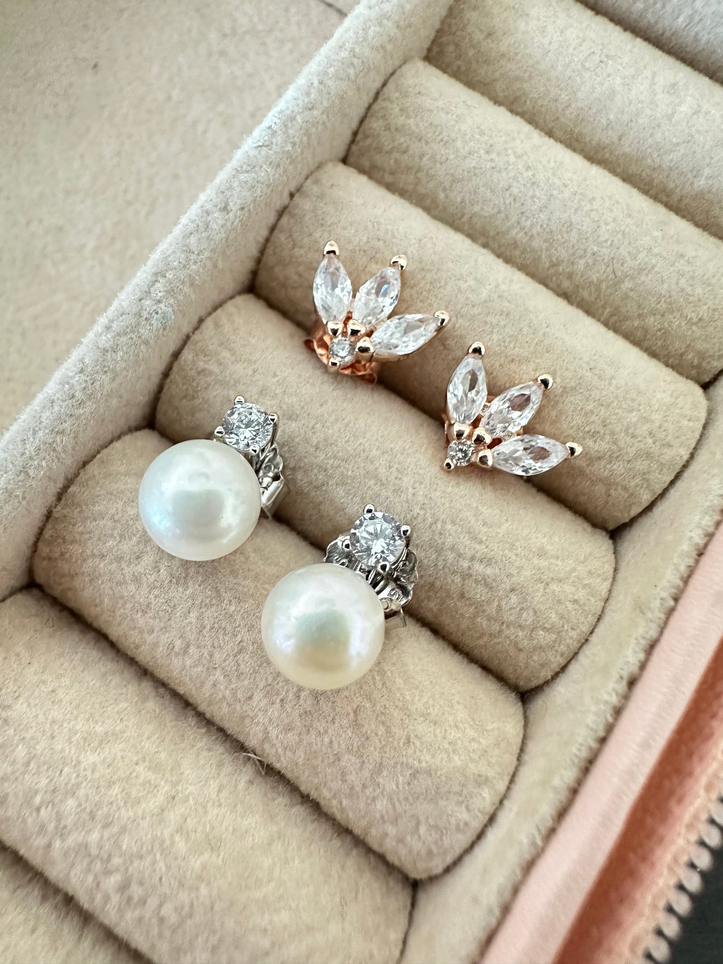 EARRINGS WITH RIVER PEARL AND WHITE ZIRCON