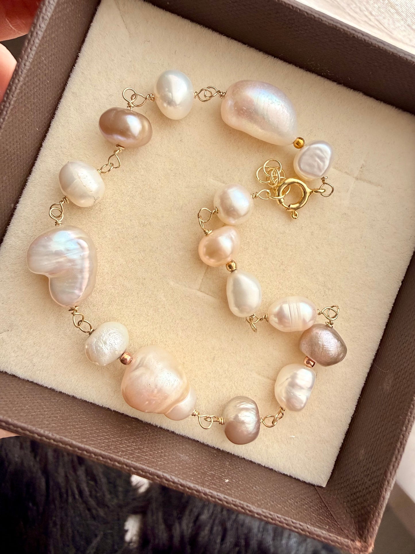 BRACCIALE ROSARIO MIX PERLE BIANCHE, ROSA E VIOLA