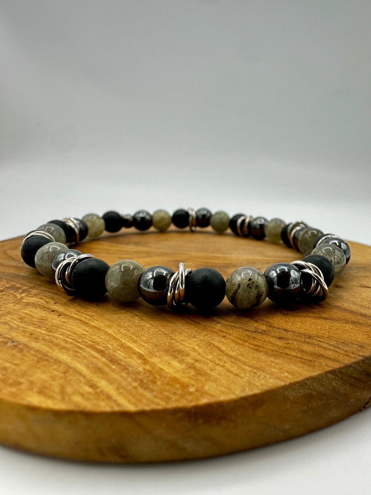 BRACCIALE ELASTICO CON AGATA NERA MAT, LABRADORITE ED EMATITE