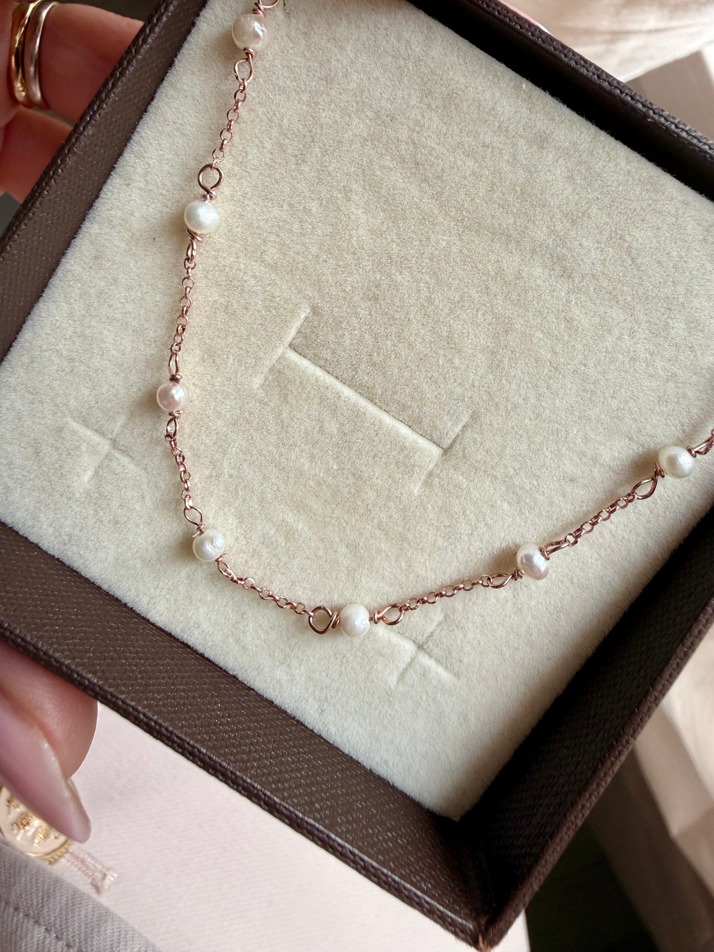 COLLANA CATENA ROLÓ ALTERNATA DA PERLE BIANCHE
