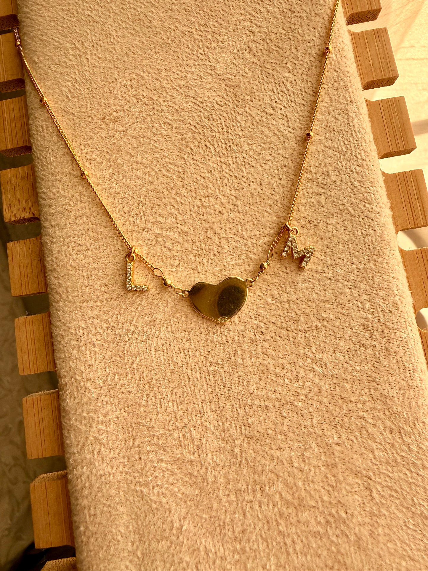 COLLANA CON INIZIALI ZIRCONATE E CUORE PIENO CENTRALE