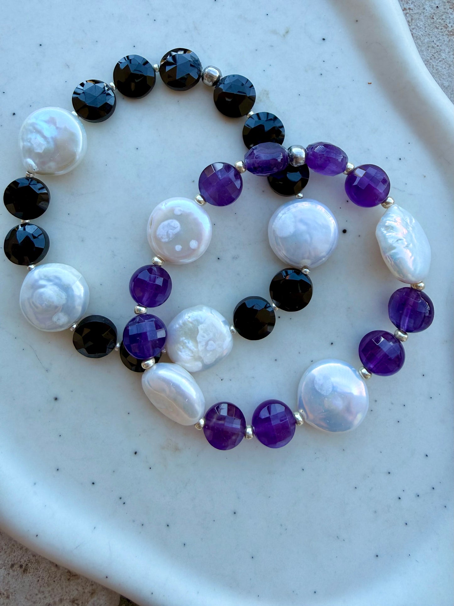 BRACCIALE PIETRE NATURALI ALTERNATE DA PERLE KESHI E PEPITE ARGENTO