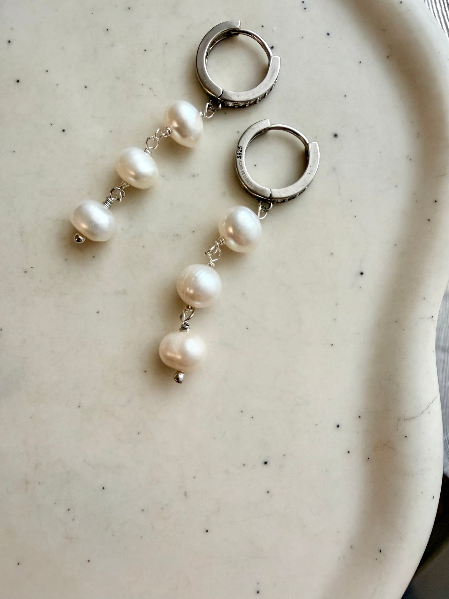 COPPIA ORECCHINI CERCHIETTO ZIRCONI E PERLE PENDENTI