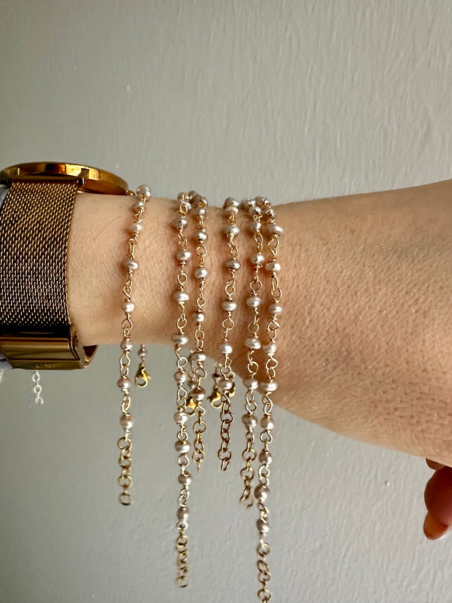 BRACCIALI CON PERLE D’ACQUA DOLCE GRIGIE