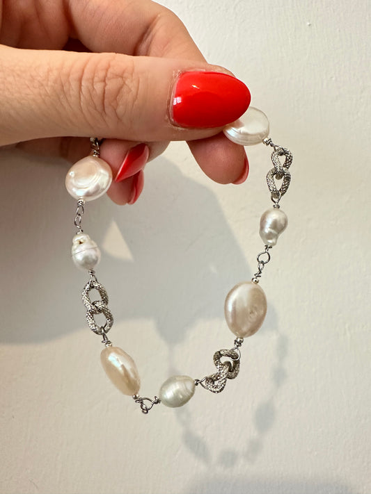 BRACCIALE CON PERLE DI FIUME E CATENA GROUMETTE