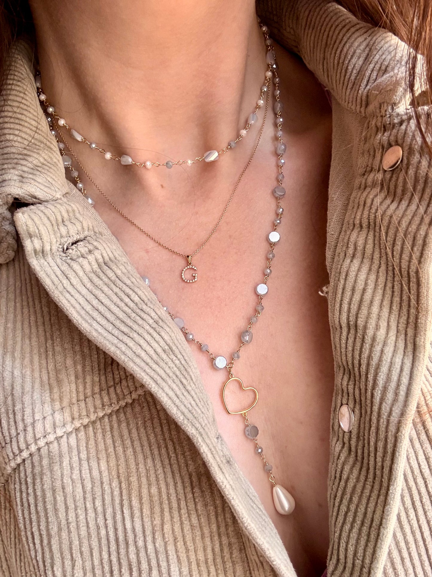 COLLANA CON SASSOLINI IRREGOLARI COLOR BIANCO E PANNA