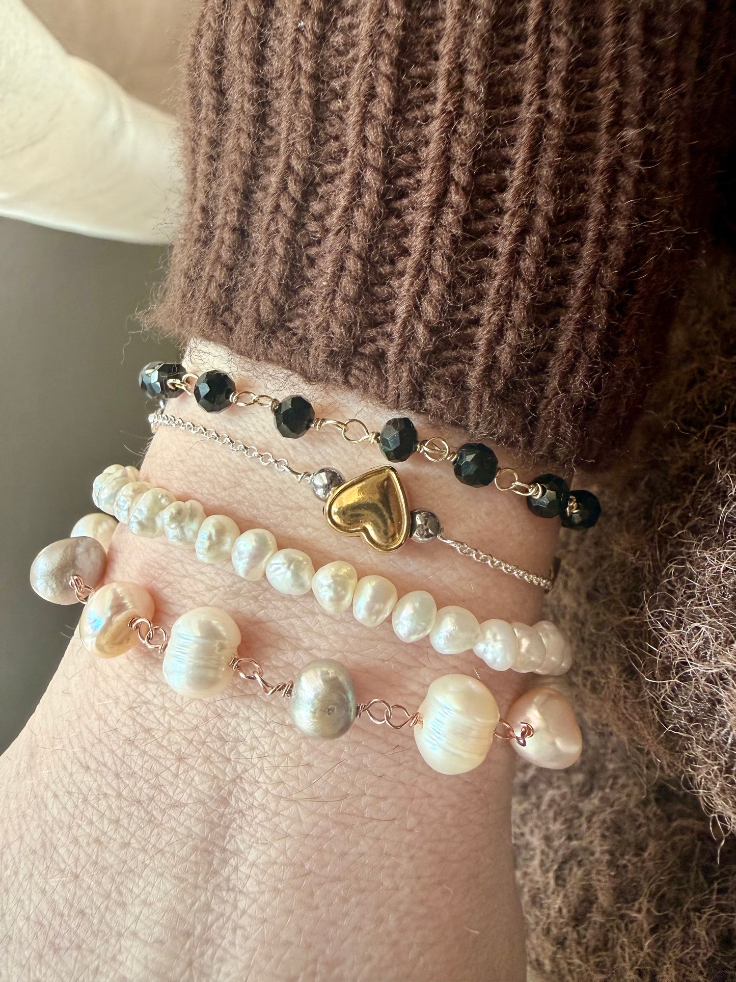 BRACCIALE PERLE BIANCHE, ROSA E LILLA