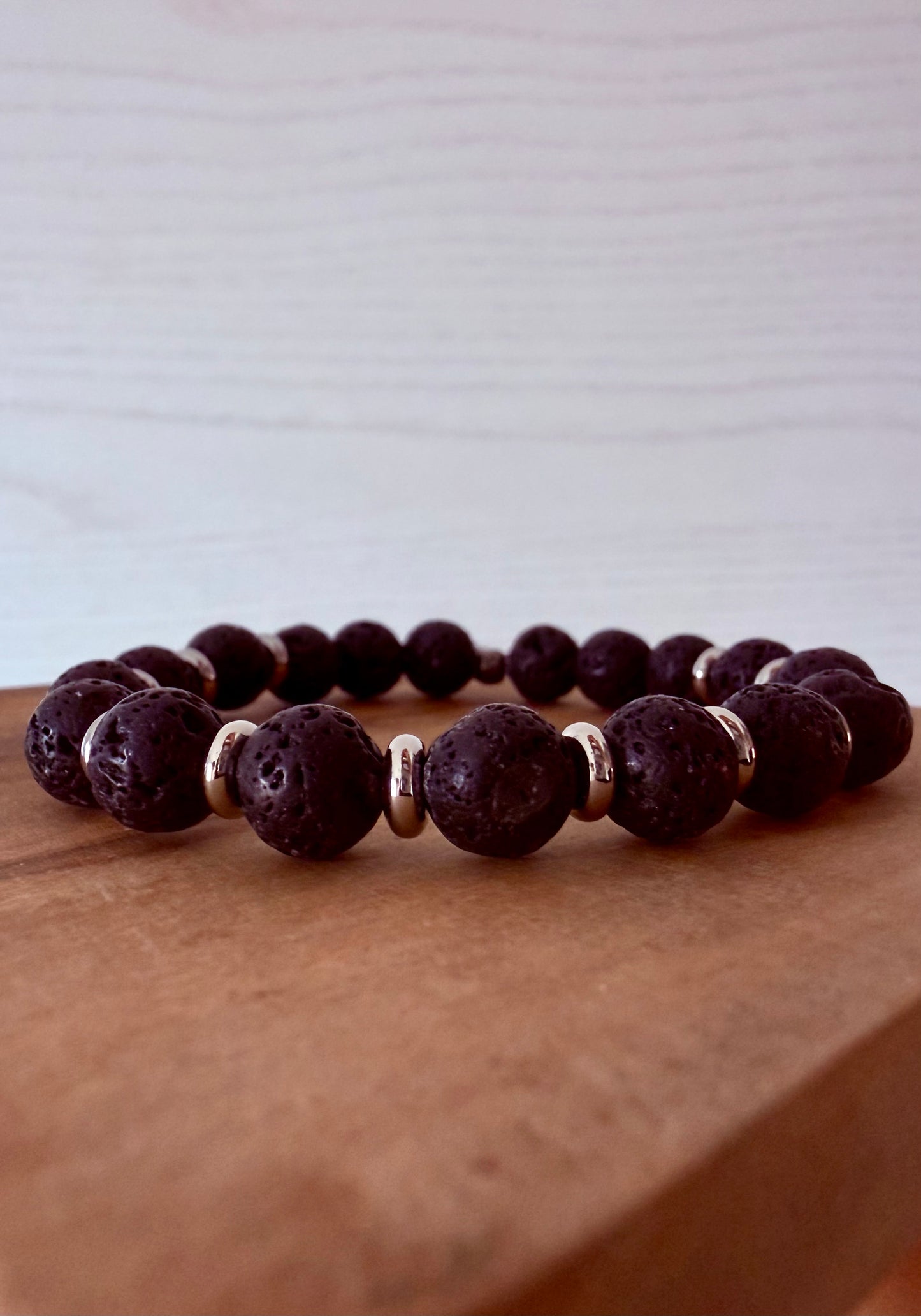 BRACCIALE ELASTICO CON LAVA NERA