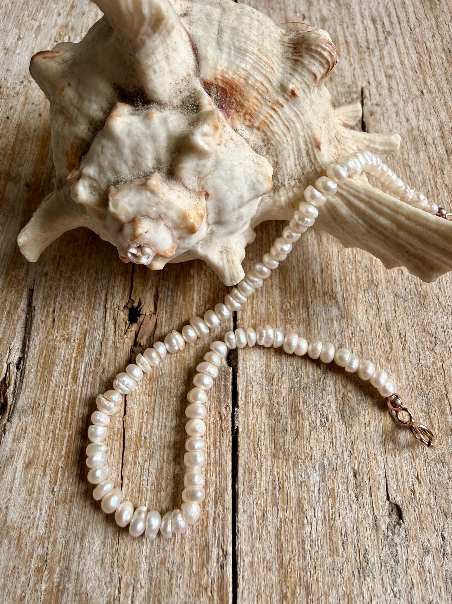 CAVIGLIERA PERLE NATURALI E CHIUSURA ARGENTO ROSÉ