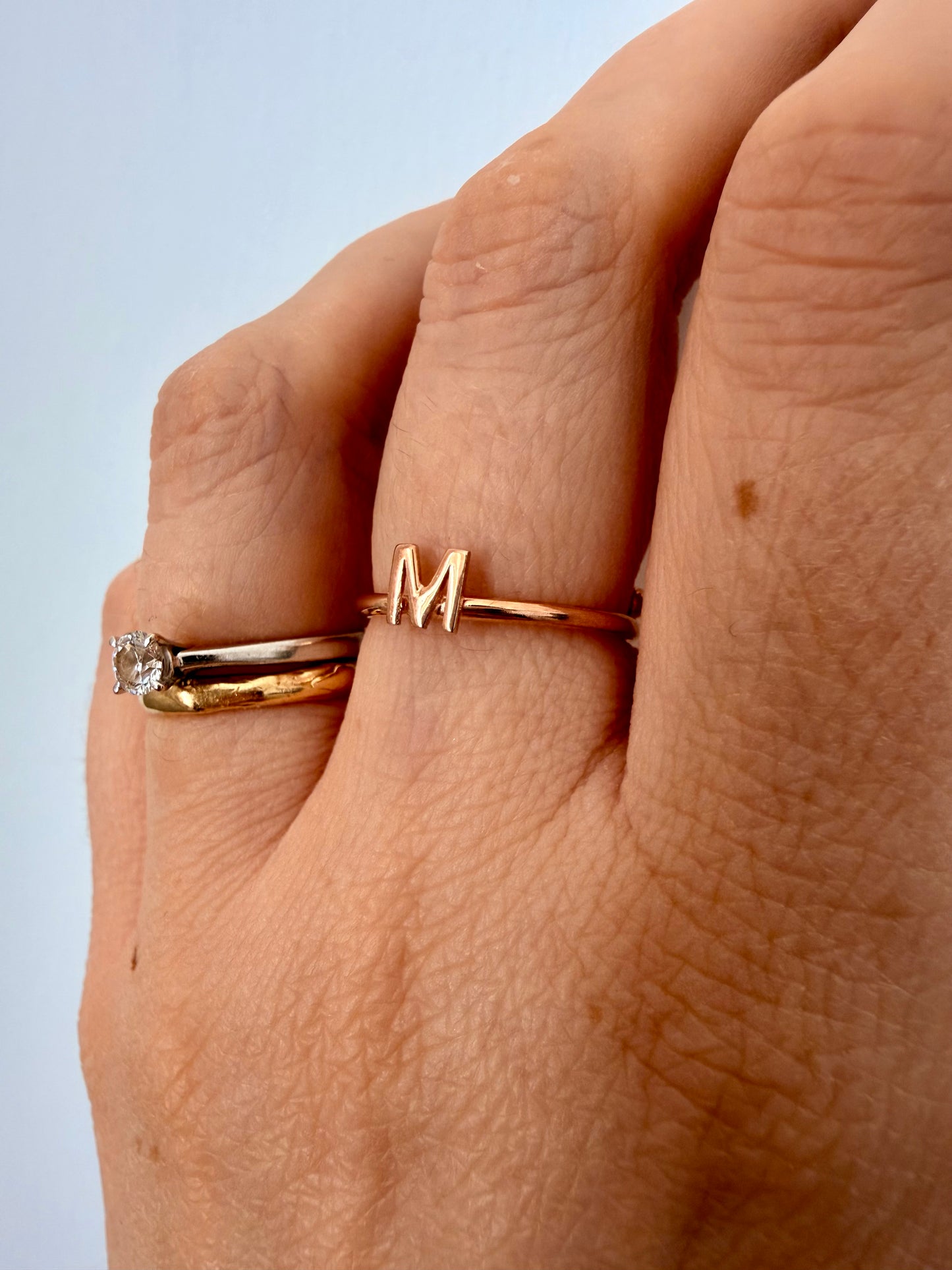 ANELLO REGOLABILE CON MINI LETTERA