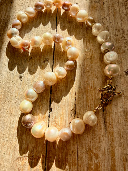 COLLANA CON PERLE BAROCCHE CHAMPAGNE, BIANCHE E LILLA