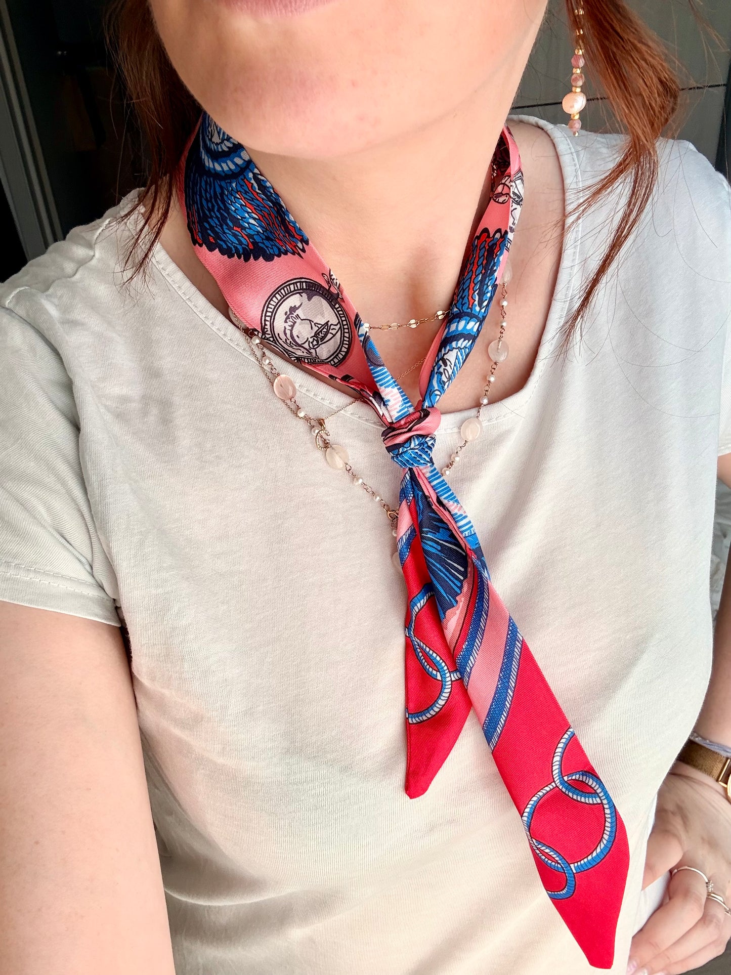 BANDANA FOULARD CON MOTIVO ROSSO-ROSA-BLU