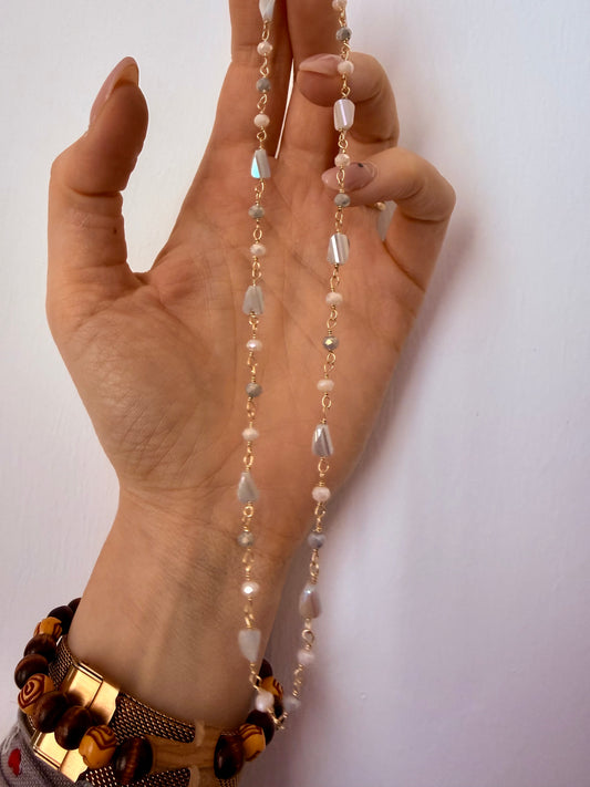 COLLANA CON SASSOLINI IRREGOLARI COLOR BIANCO E PANNA