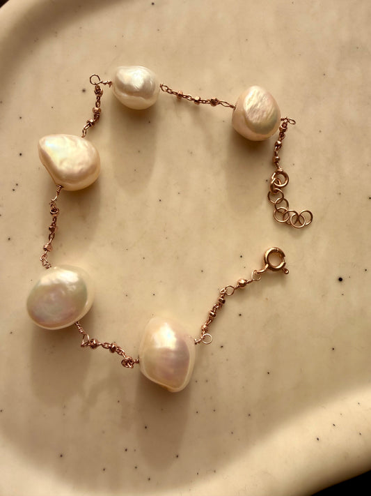 BRACCIALE PERLE TONDE IRREGOLARI ALTERNATE DA RONDELLE DIAMANTATE