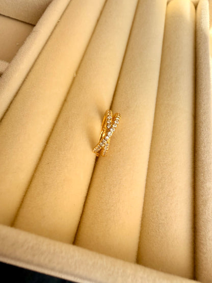 EAR CUFF CON DUE FILE DI ZIRCONI INCROCIATE