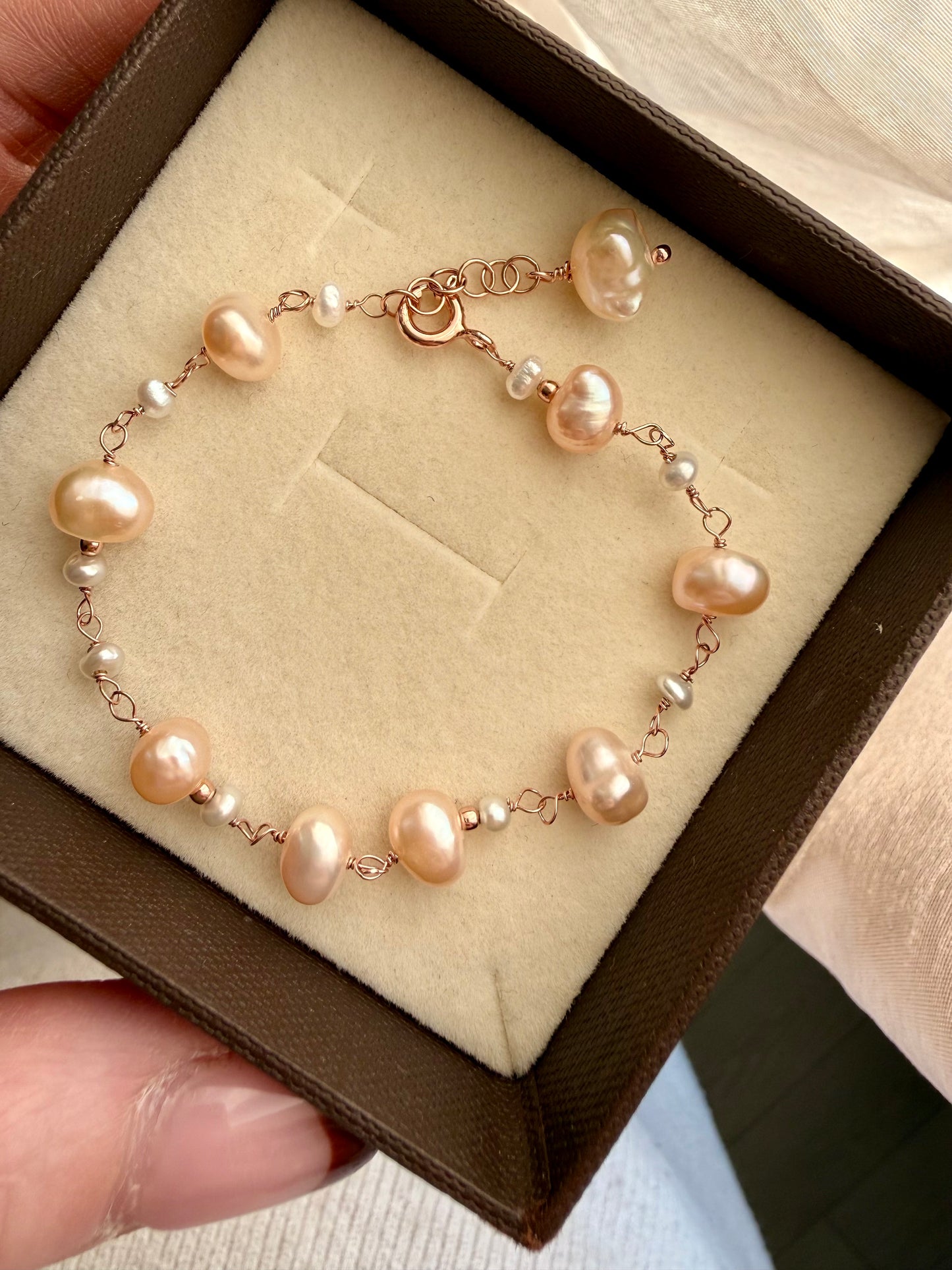 BRACCIALE ALTERNATO DA PERLE SASSETTO ROSA