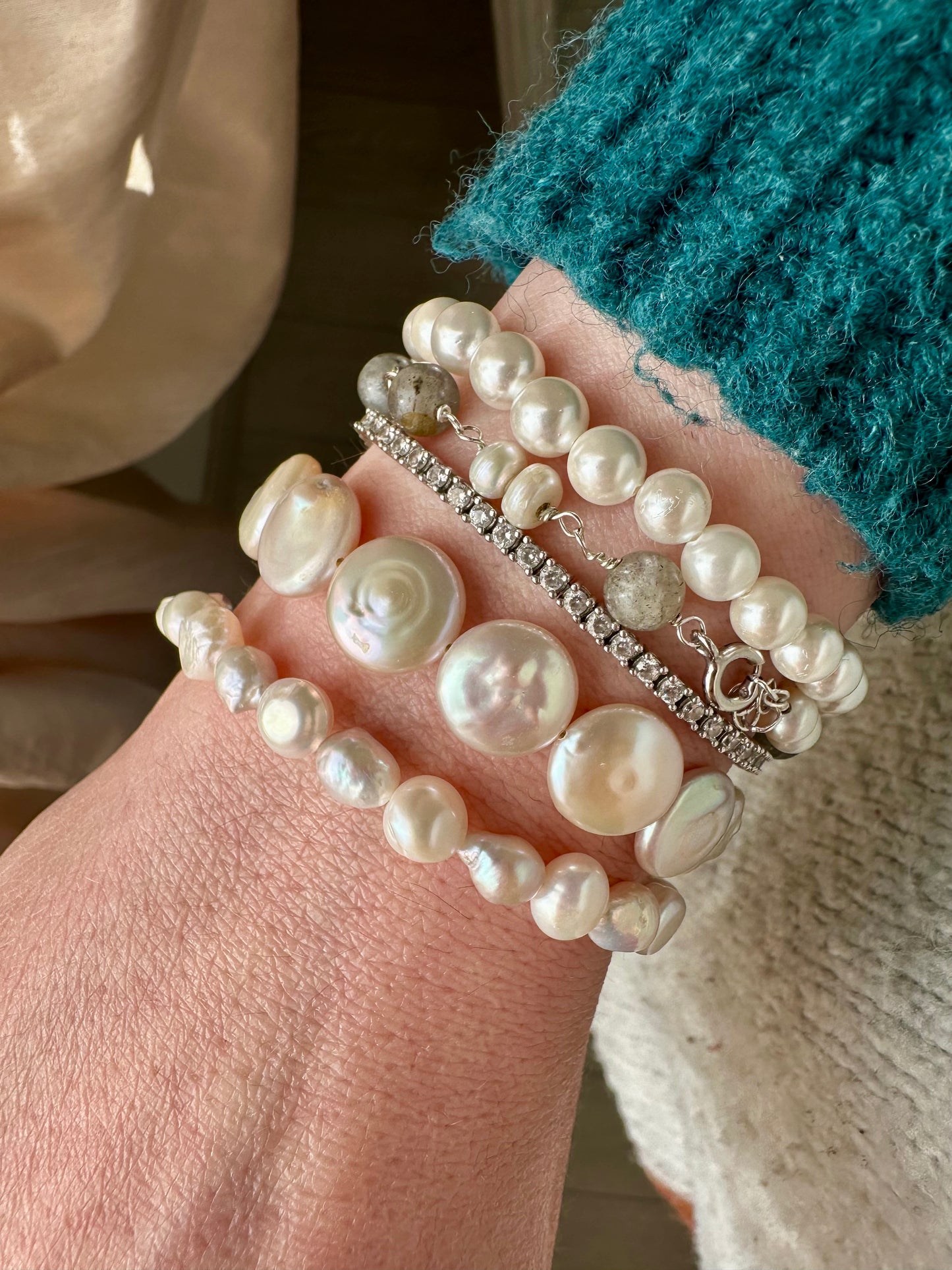 BRACCIALE PERLE MONETA BIANCHE