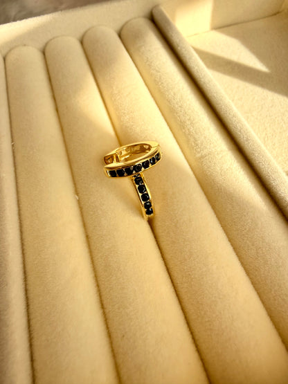 ORECCHINI A CERCHIO CON ZIRCONI NERI