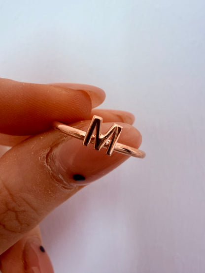 ANELLO REGOLABILE CON MINI LETTERA