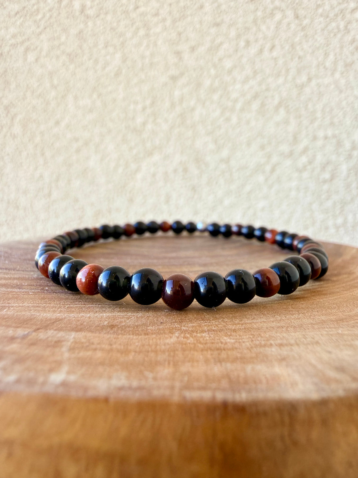 BRACCIALE UOMO CON PIETRE NATURALI DI OSSIDIANA NERA E OCCHIO DI TIGRE ROSSO
