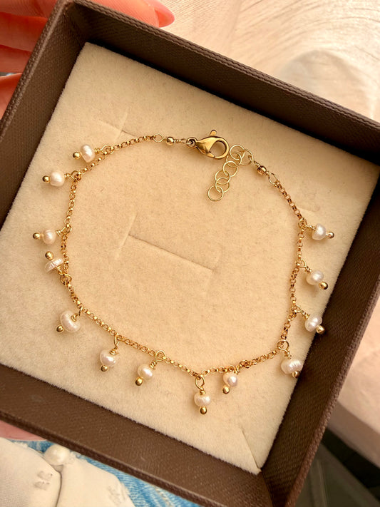 BRACCIALE PERLE BIANCHE PENDENTI