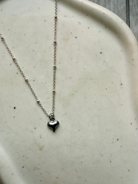 COLLANA CATENA RONDELLE CON CUORE PENDENTE IN ACCIAIO