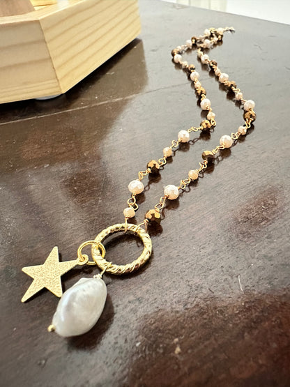 COLLANA CRISTALLI BEIGE E BRONZO, CON PERLA BAROCCA BIANCA E STELLA