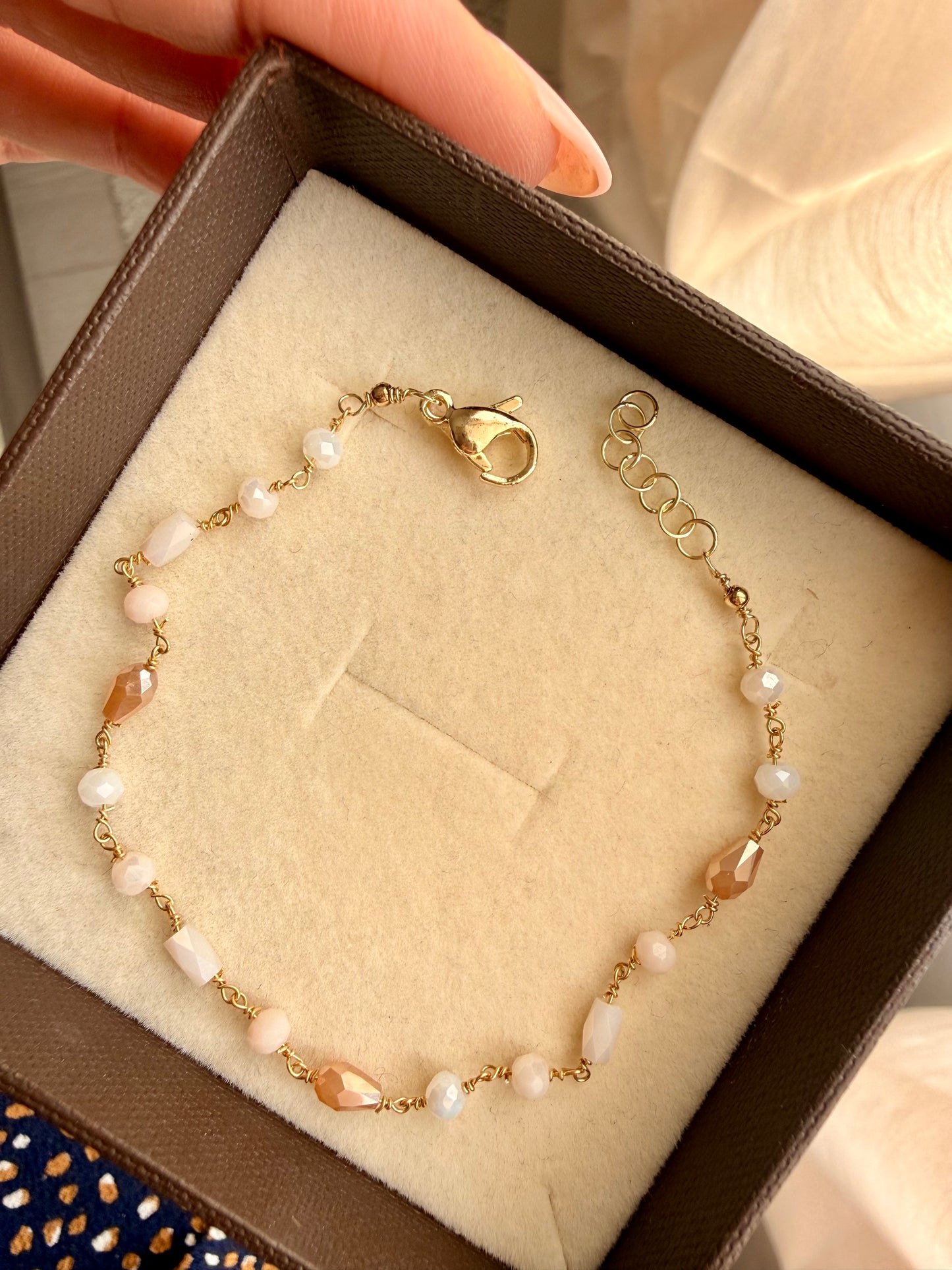 BRACCIALE ROSARIO CON PIETRE SINTETICHE BEIGE/PANNA