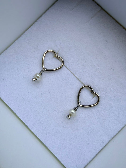 COPPIA ORECCHINI CUORI VUOTI CON PERLA PENDENTE