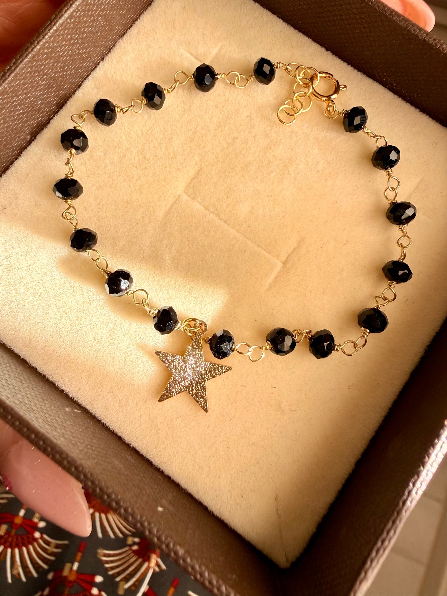 BRACCIALE CON CRISTALLI NERI E STELLINA DIAMANTATA