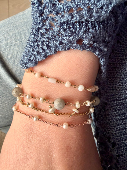 BRACCIALE CATENA ROLÓ ALTERNATA DA MICRO PERLE IRREGOLARI