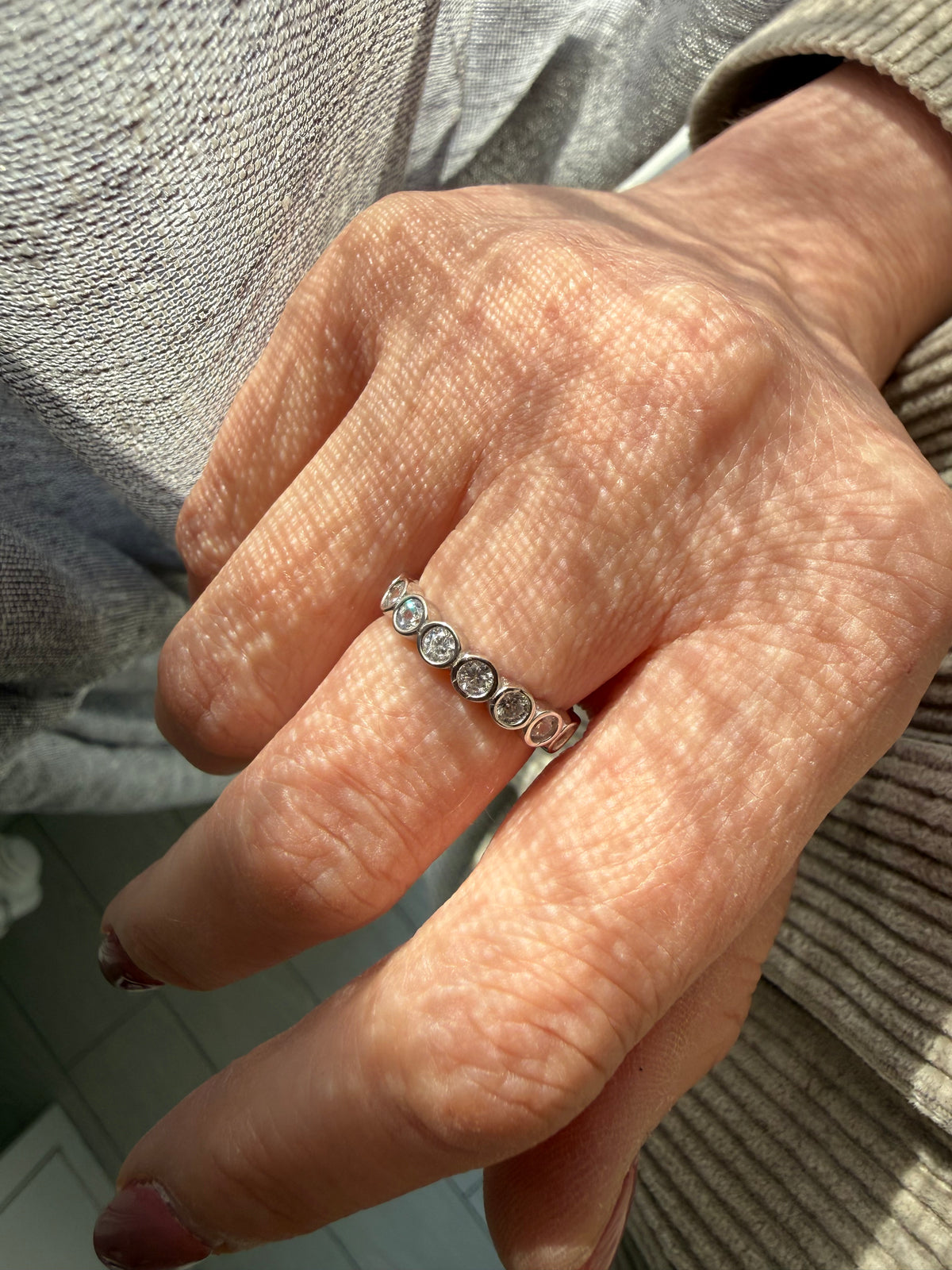 ANELLO VERETTA ETERNITY CON ZIRCONI TONDI INCASTONATI