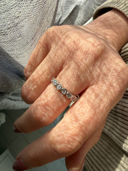 ANELLO VERETTA ETERNITY CON ZIRCONI TONDI INCASTONATI