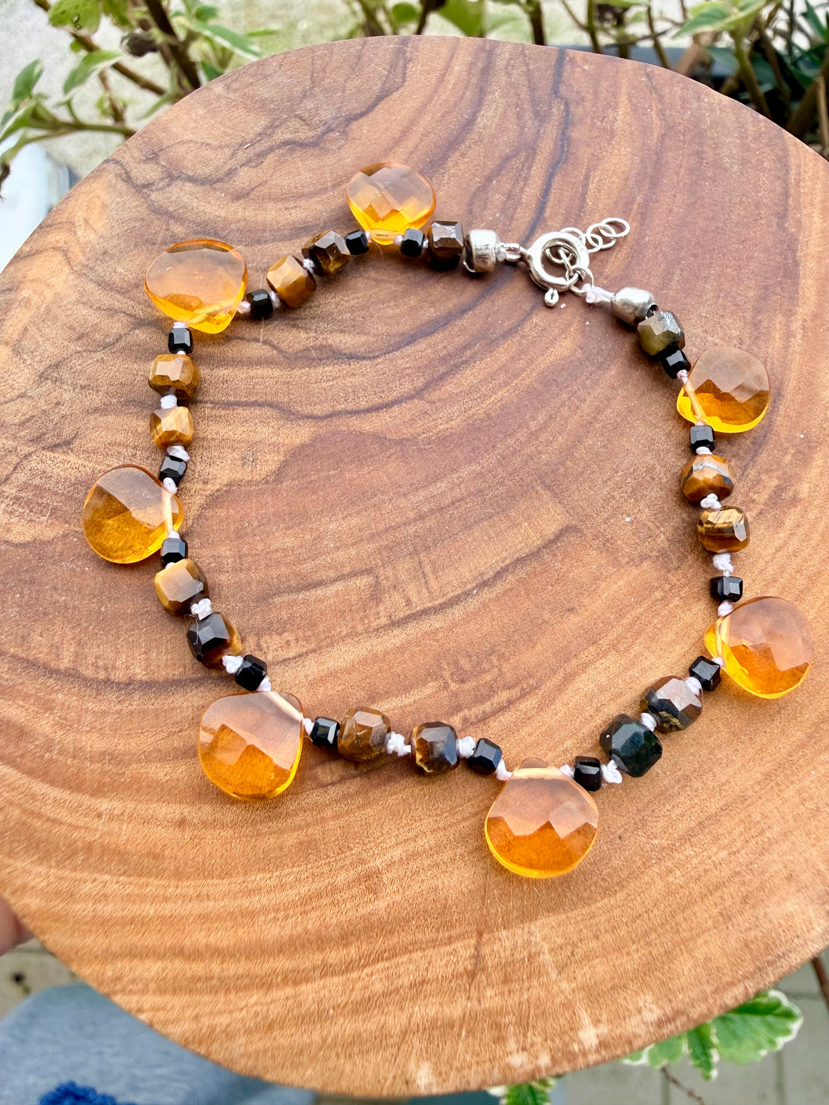 BRACCIALE CON PIETRE SFACCETTATE E GOCCE DI CITRINO IDROTERMALE