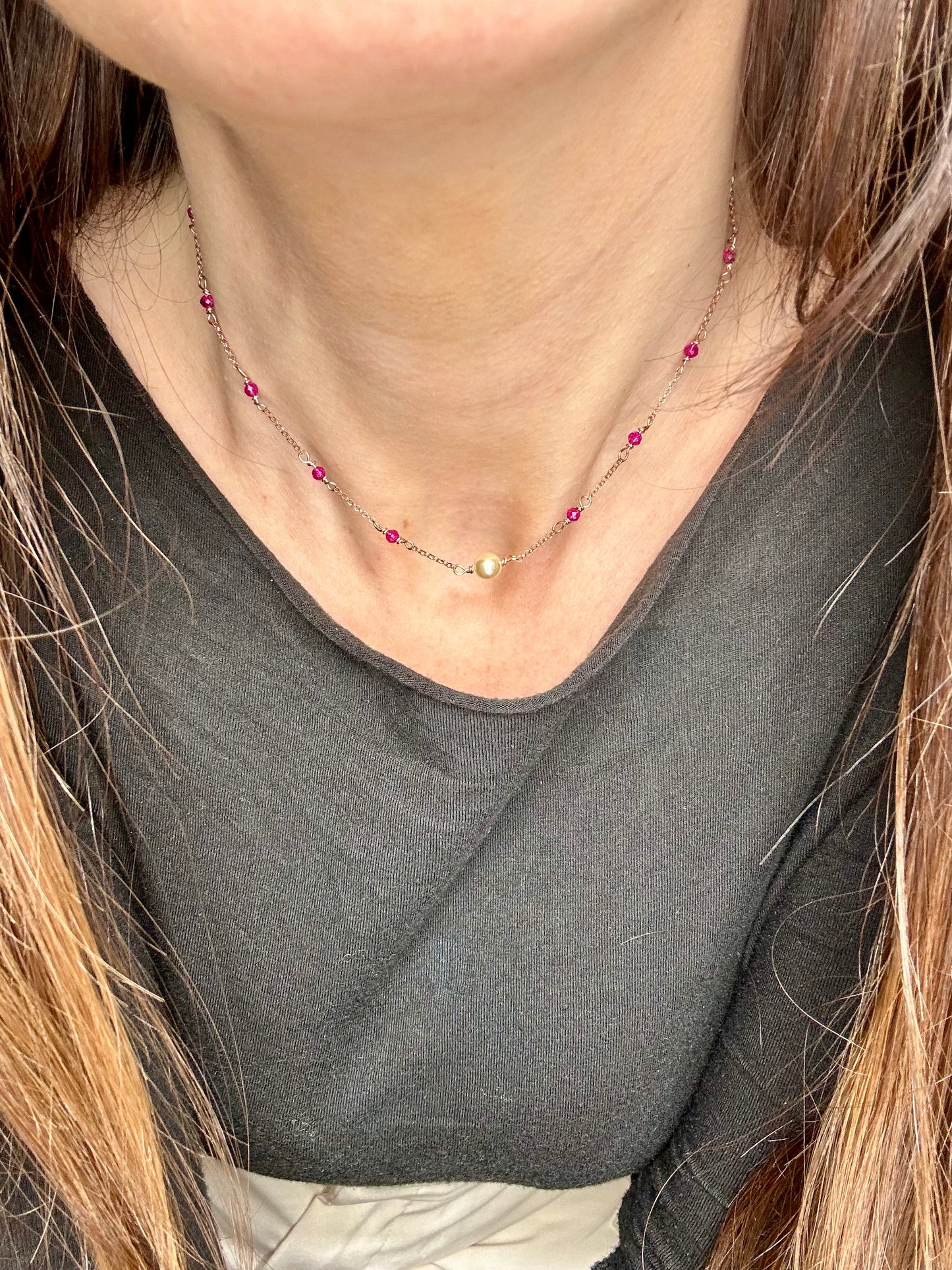 COLLANA CATENA ROLÒ ALTERNATA DA CRISTALLI FUCSIA CON PERLA BIANCA