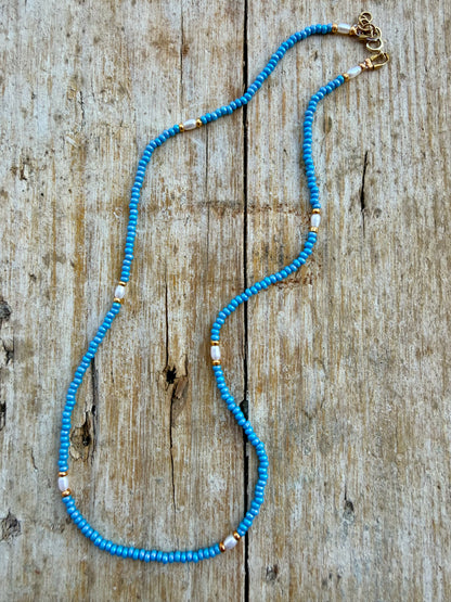 COLLANA PRECIOSA MICRO RONDELLE COLORATE ALTERNATE A MICRO PERLA RISINO NATURALE ARGENTO DORATO