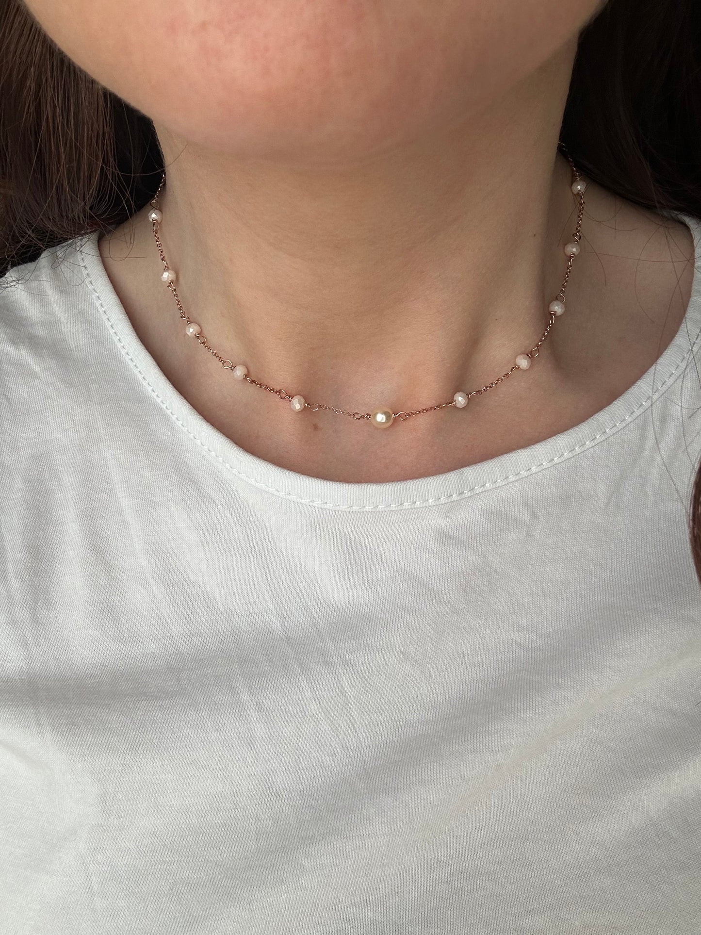 COLLANA CATENA ROLÒ BASE ROSÉ ALTERNATA DA CRISTALLI AVORIO CON PERLA ROSA IN LINEA