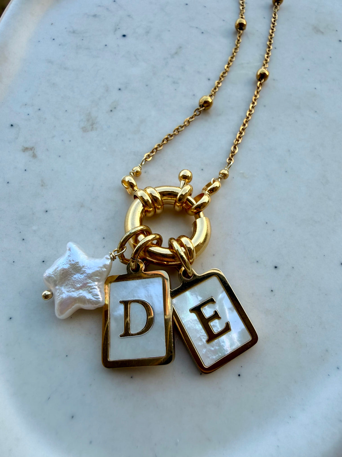 COLLANA PERSONALIZZATA MOMENTI & INIZIALI CON PERLA BAROCCA A STELLA