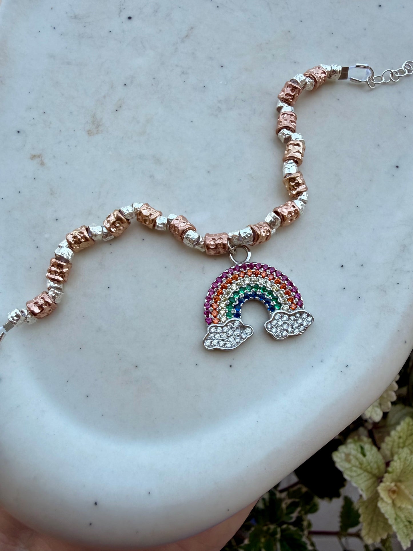 BRACCIALE BICOLORE DADINI MARTELLATI CON ARCOBALENO