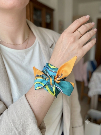 BANDANA FOULARD CON FIORE VERDE OTTANIO-ARANCIONE-BLU