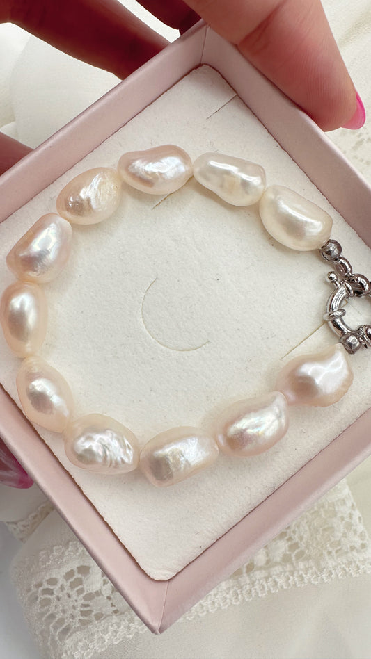 BRACCIALE PERLE BAROCCHE ROSA E CHIUSURA A MARINAIO