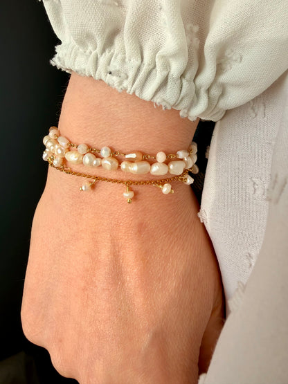 BRACCIALE PERLE BIANCHE PENDENTI