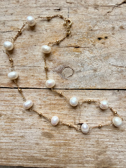 COLLANA PERLE SASSETTO BIANCHE ALTERNATE A SFERE ORO