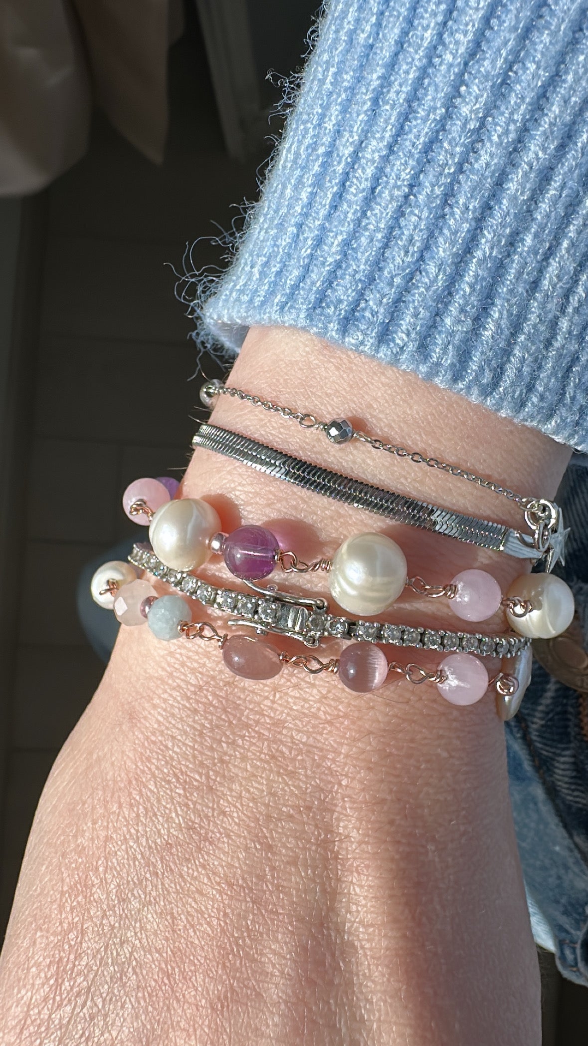 BRACCIALE PERLE MONETA E PIETRE ROSA E LILLA