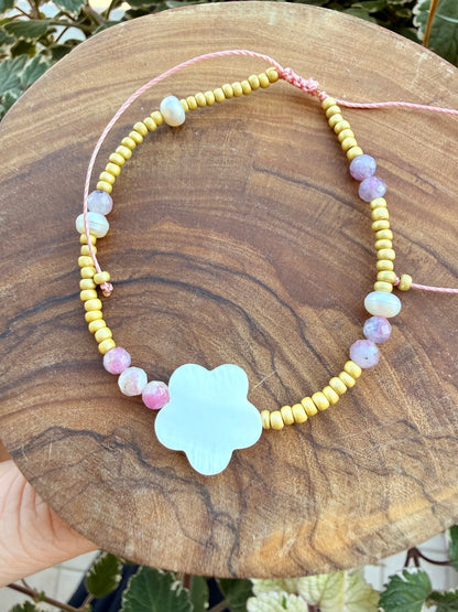 BRACCIALE CORDINO REGOLABILE RONDELLE ORO ROSA ALTERNATE A PIETRE TORMALINA ROSA E MADREPERLA