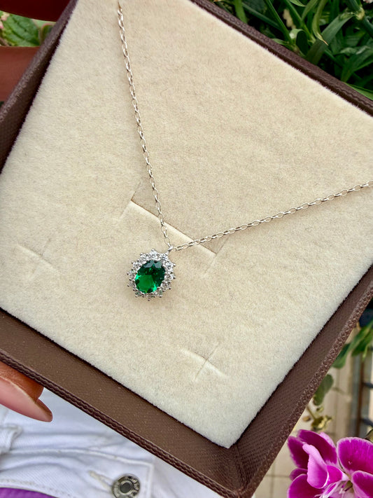 COLLANA CON PENDENTE MARGHERITA OVALE