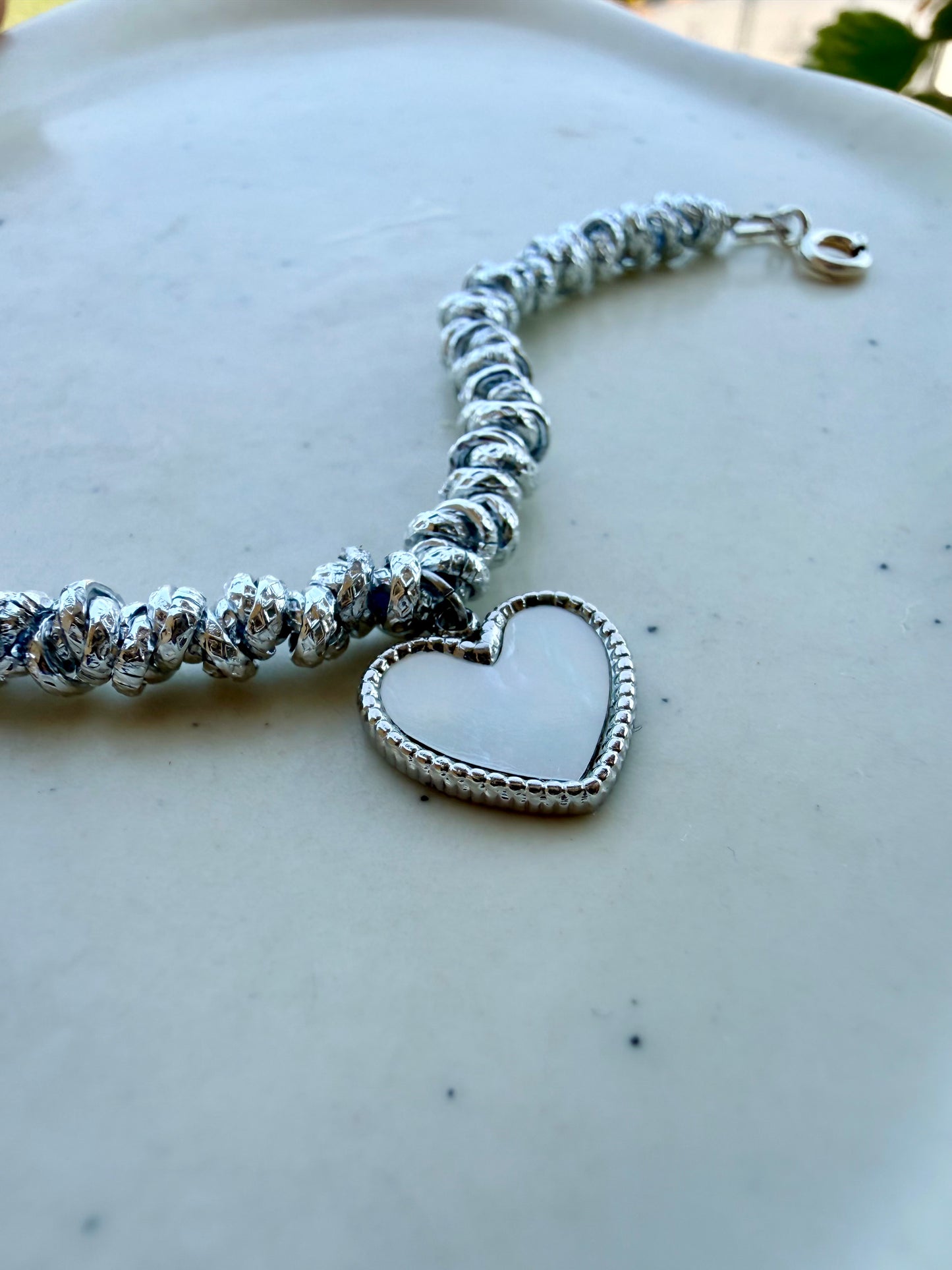 BRACCIALE MAGLIE INTRECCIATE ALLUMINIO ROLÒ CON CHARM CUORE CON MADREPERLA ACCIAIO