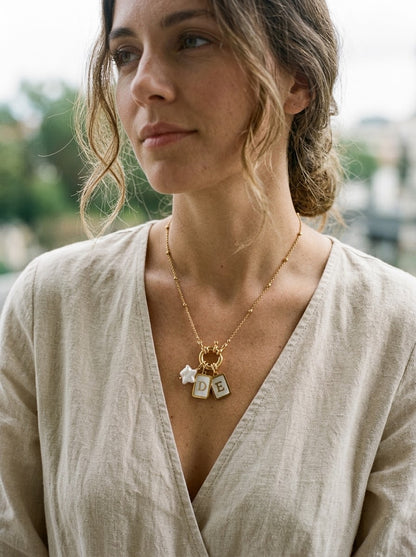 COLLANA PERSONALIZZATA MOMENTI & INIZIALI CON PERLA BAROCCA A STELLA